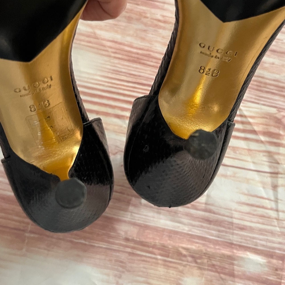 Gucci Black Lizzard Snakeskin Open Toe Heels with Gold Accent 8 1/2 B - Picture 12 of 14
